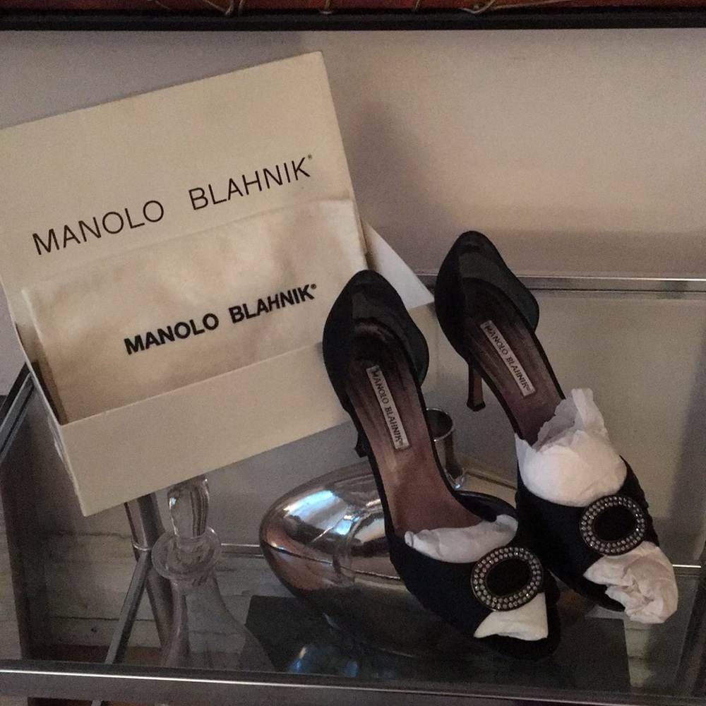 Manolo Blahnik- Perfect black heel!